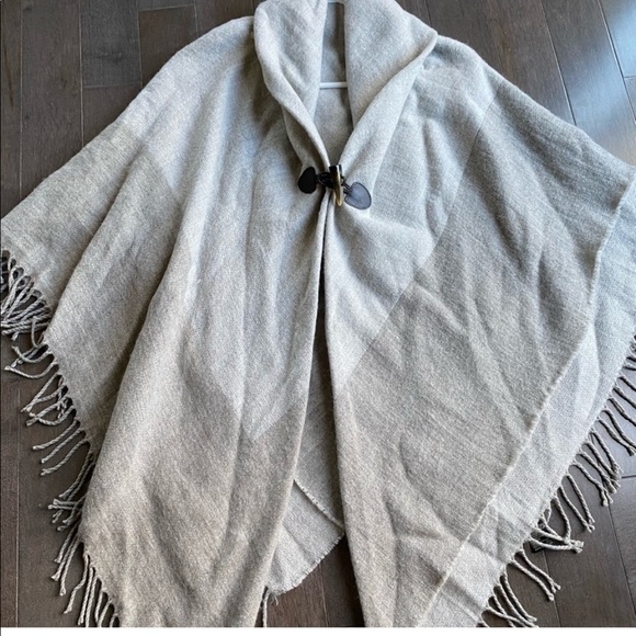 Ann taylor grey poncho/ cape - Picture 2 of 4